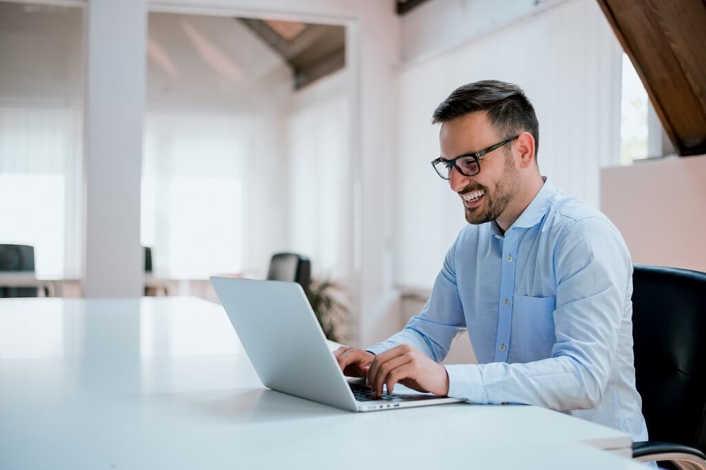 man learning the difference between a personal loan and line of credit.