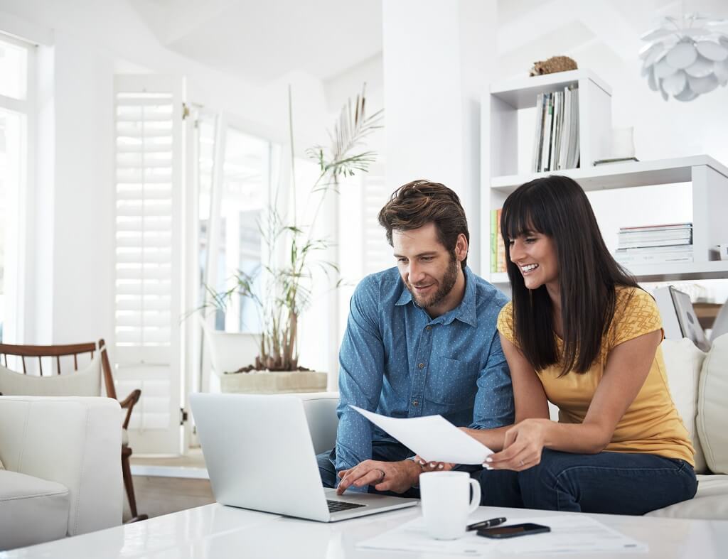 couple learning the difference between apr and interest rates
