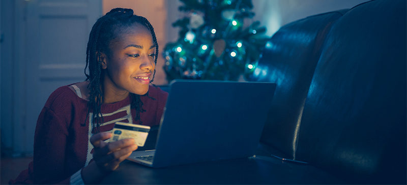 woman budgeting her holiday spending