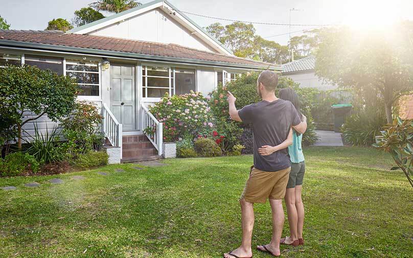 couple purchasing a house after learning about a home equity loan