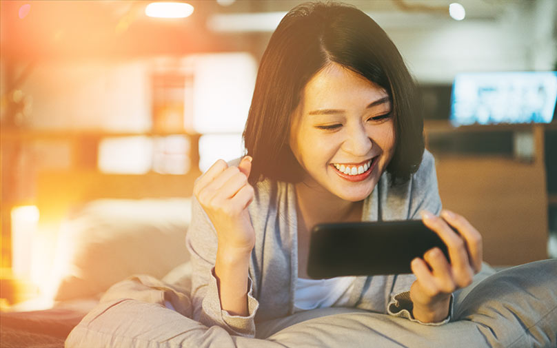 woman learning how online loans work