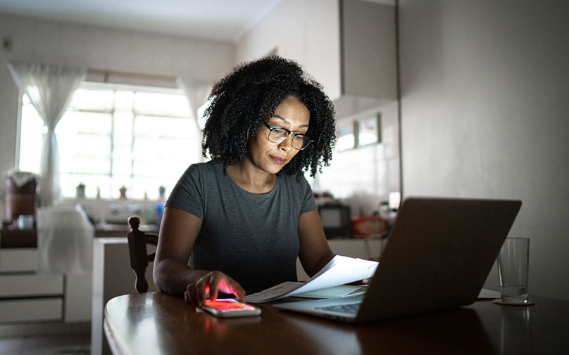 woman at a computer prepping for rising interest rates