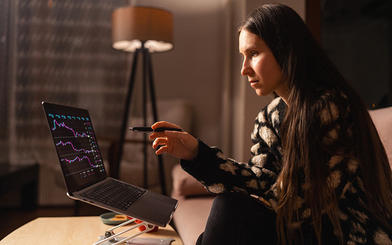 woman learning what to invest in when interest rates rise