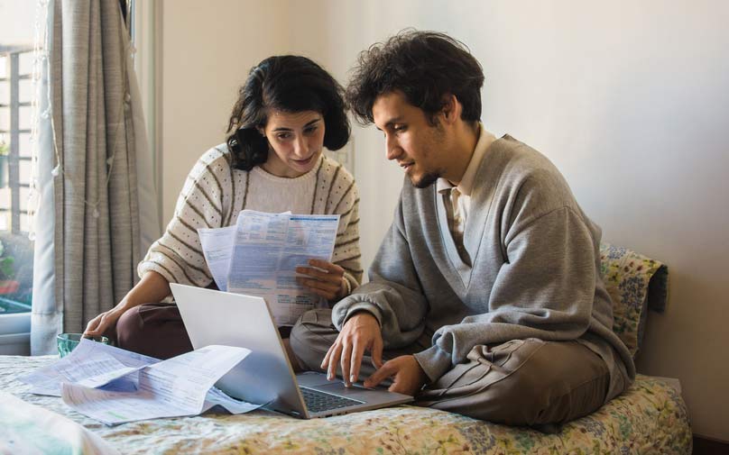 Couple learning about financial literacy