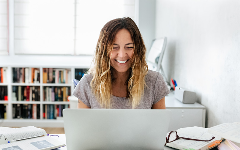 Woman at her laptop building a money mindset